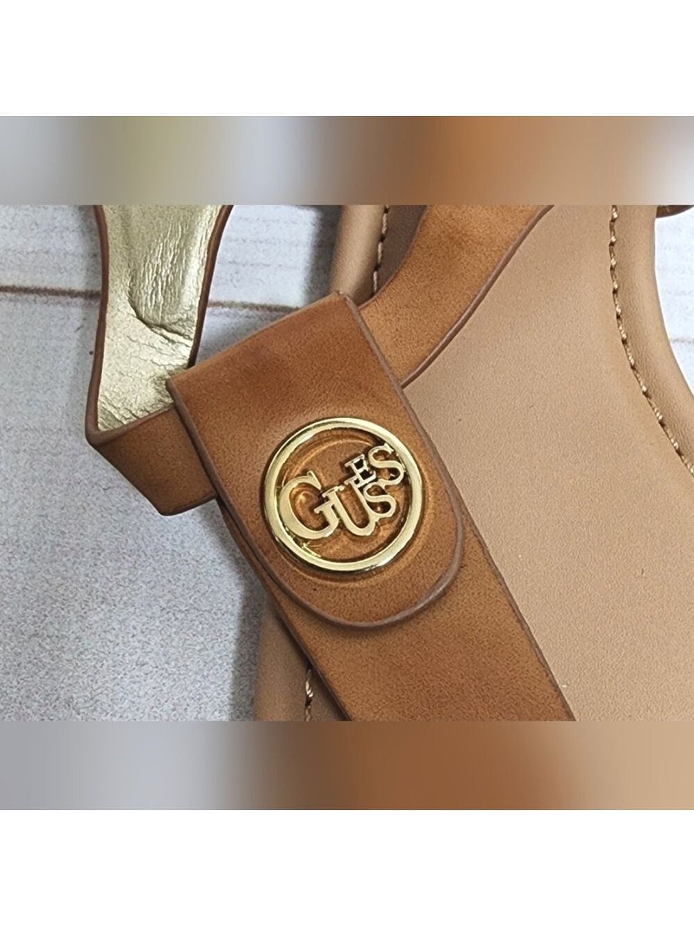 GUESS Tan Thong Slingback Sandals Gold Logo Medallion Size 6 NWT - Picture 5 of 6